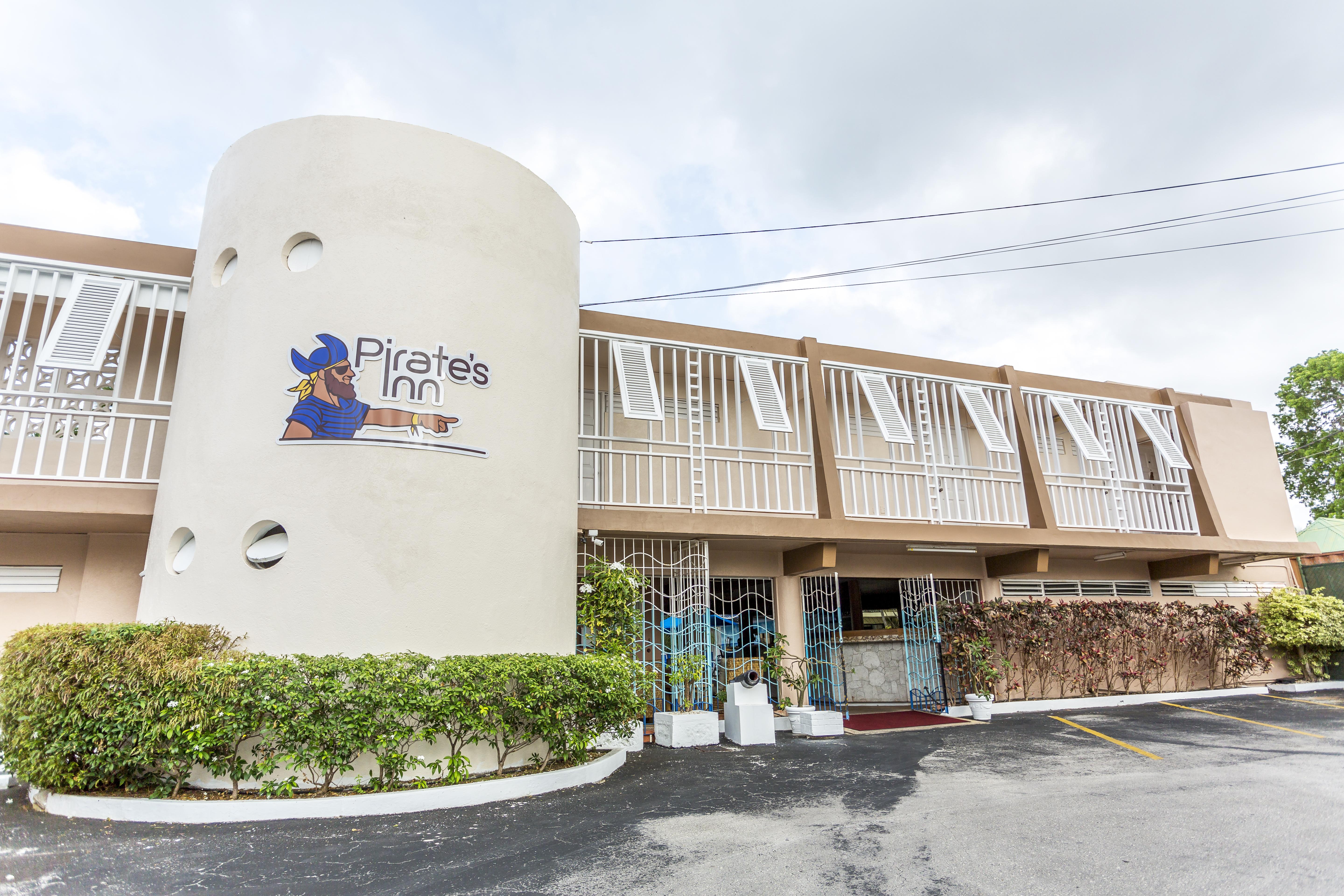 Pirate'S Inn Bridgetown Exteriör bild